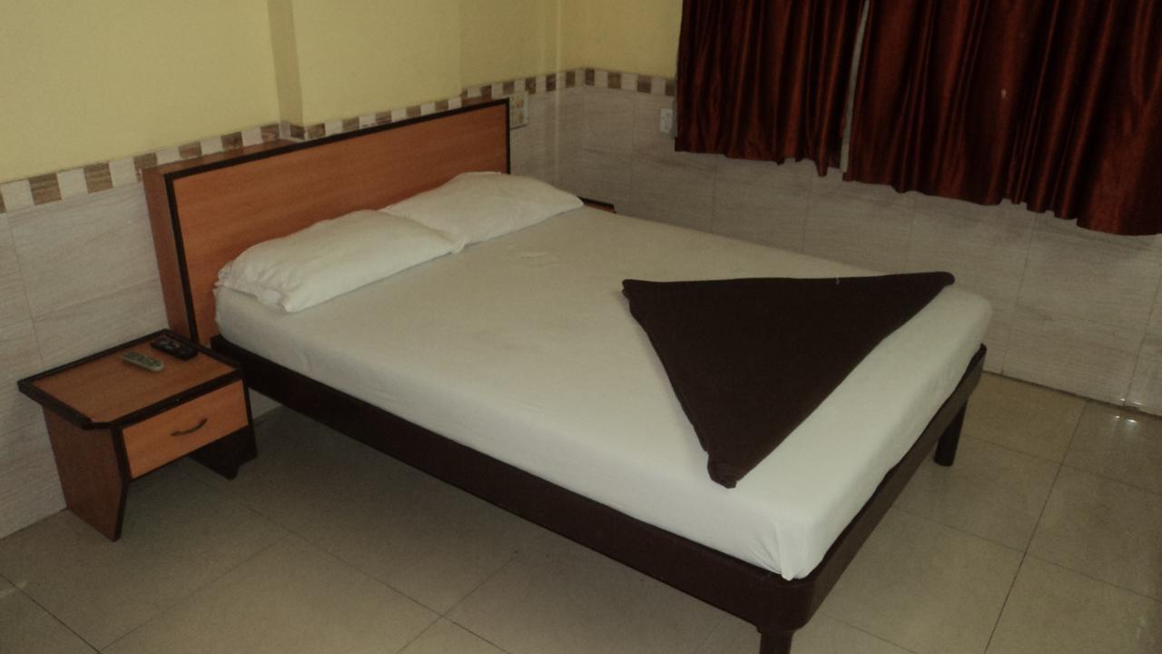 Girija Payyade Hotel Kalyān Esterno foto