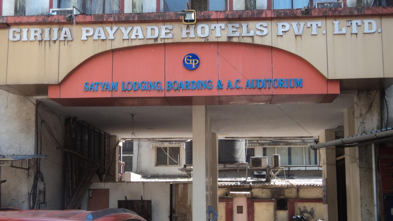 Girija Payyade Hotel Kalyān Esterno foto