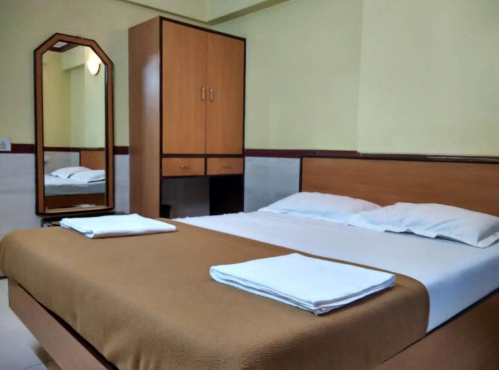 Girija Payyade Hotel Kalyān Esterno foto