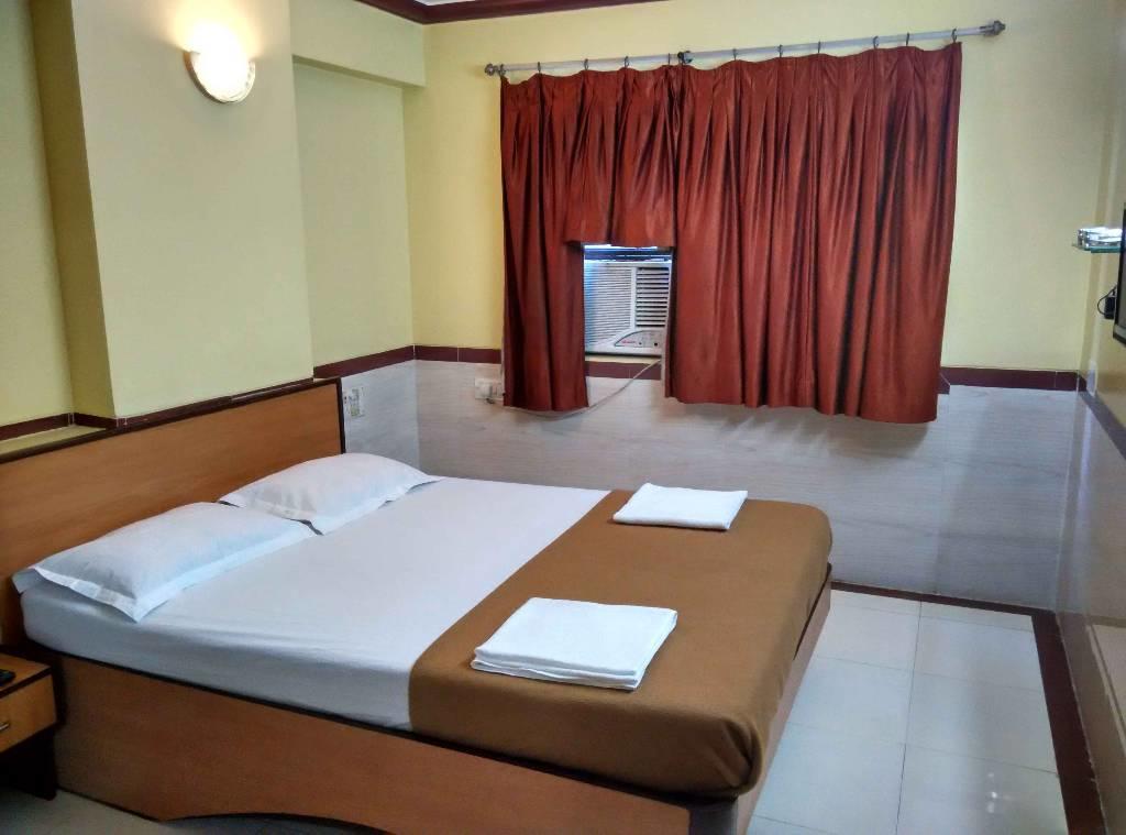Girija Payyade Hotel Kalyān Esterno foto