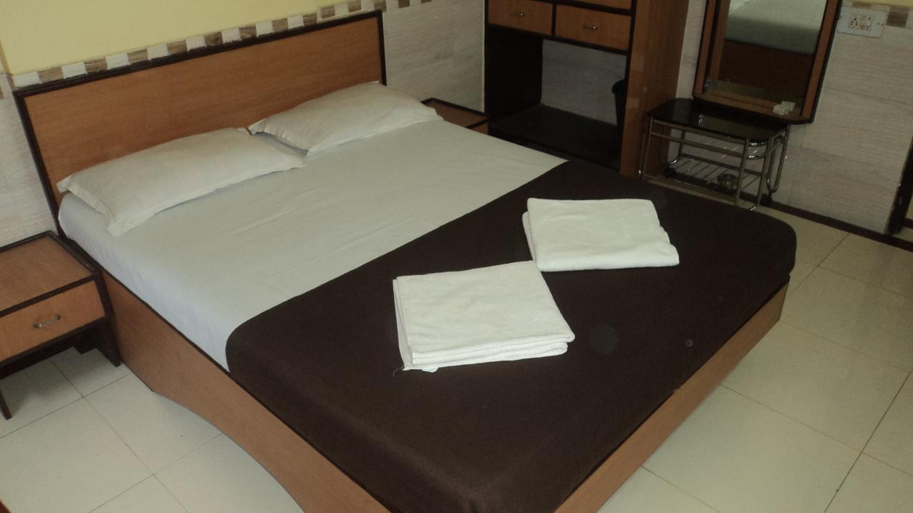 Girija Payyade Hotel Kalyān Esterno foto