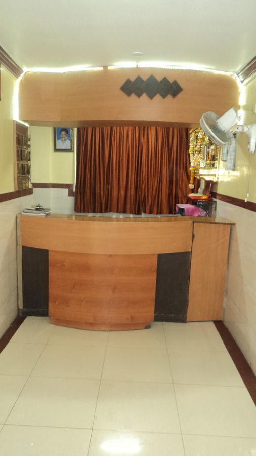 Girija Payyade Hotel Kalyān Esterno foto