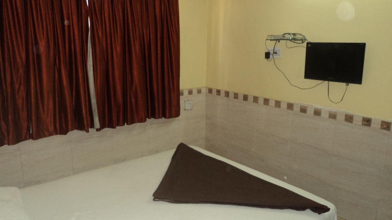 Girija Payyade Hotel Kalyān Esterno foto