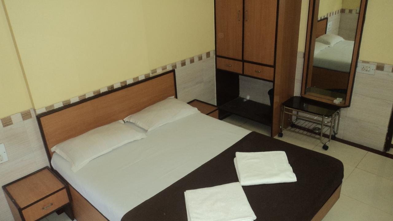 Girija Payyade Hotel Kalyān Esterno foto