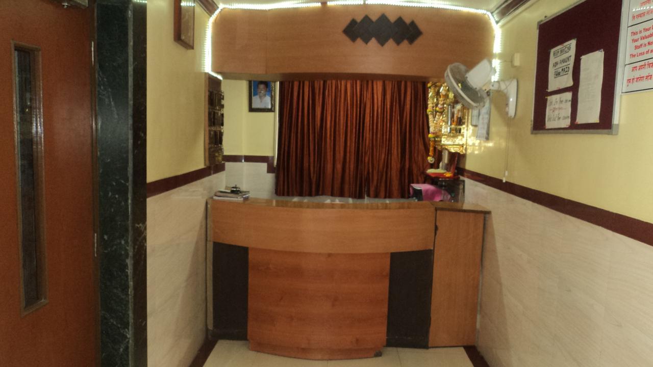 Girija Payyade Hotel Kalyān Esterno foto