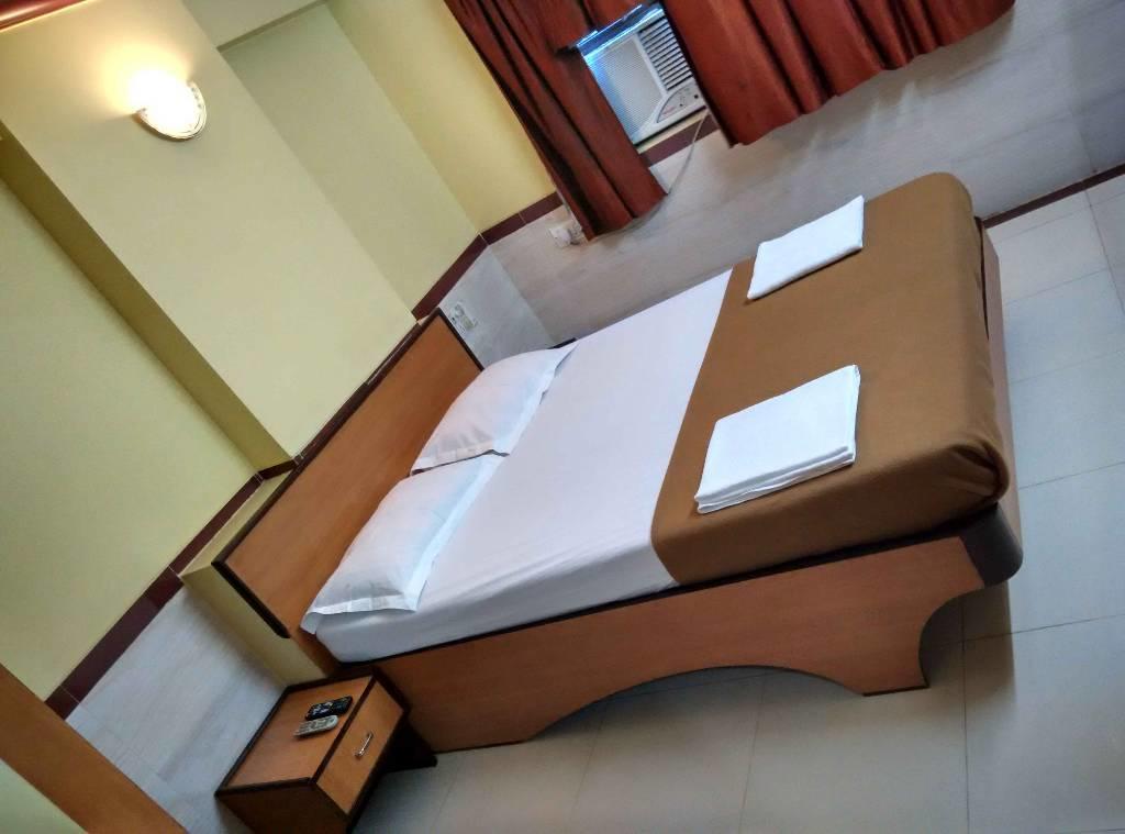 Girija Payyade Hotel Kalyān Esterno foto