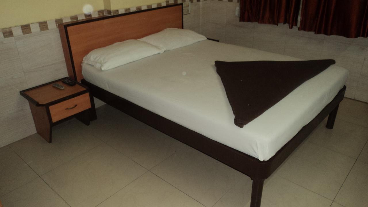 Girija Payyade Hotel Kalyān Esterno foto