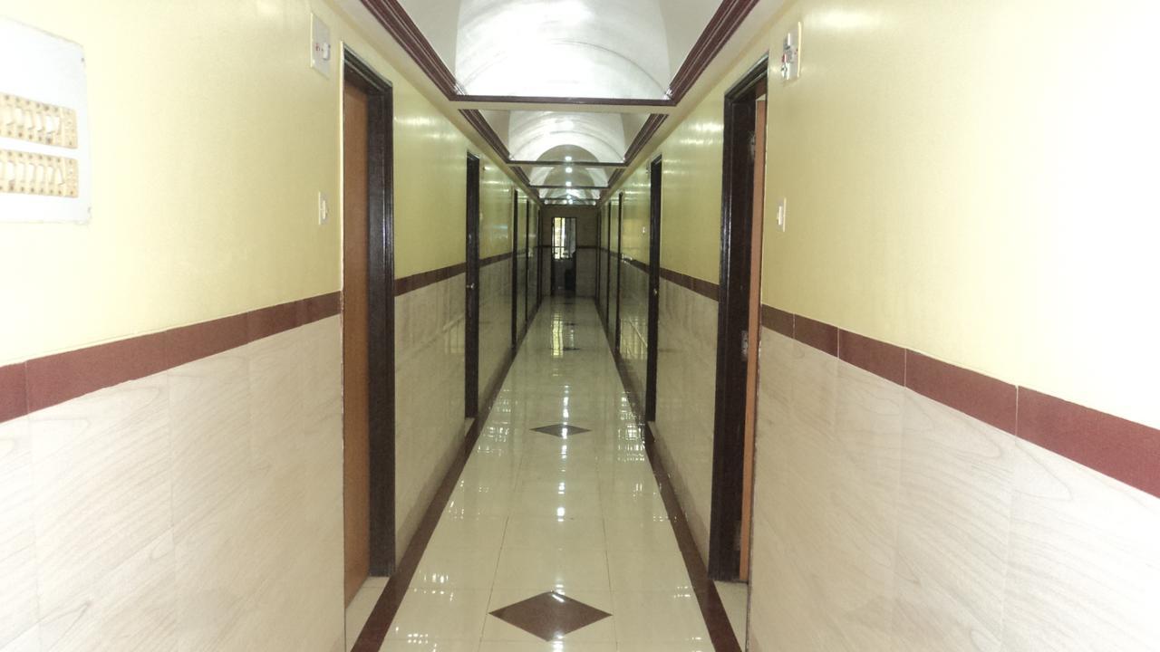 Girija Payyade Hotel Kalyān Esterno foto